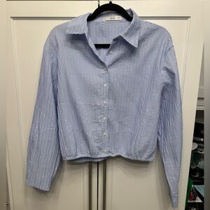 NWOT Mango Blue and White Striped Cropped Shirt featuring a crinkle effect
